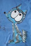 Šerý vlk ručně malovaný na modrém bavlněném tričku s krátkým rukávem a vrstveným efektem, velikost 128