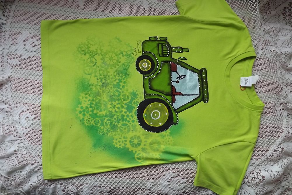 Jasně zelené tričko s krátkým rukávem a rušně namalovaným zeleným traktorem, velikost xs 100% bavlna