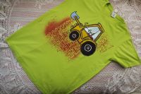 Bagr 2. - ručně malovaný oranžový bagr na světle zeleném tričku s krátkým rukávem ze 100% bavlny