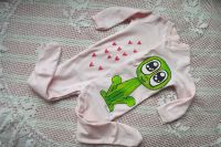 Růžový overálek pro miminko s ručně malovanou žabkou velikost 68