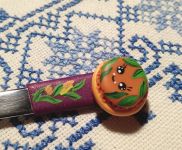 Čajová lžička s veselou modelovanou makronkou od níž nepřiberete ani mikrogram. Modelovaná z polymer clay.