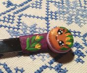 Čajová lžička s veselou modelovanou makronkou od níž nepřiberete ani mikrogram. Modelovaná z polymer clay.