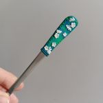 17cm dlouhá koktejlová lžička (na kávu latté) - tyrkysová s modelovanými bílými kvítky