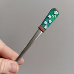 17cm dlouhá koktejlová lžička (na kávu latté) - podzimní s modelovanými bílými kvítky