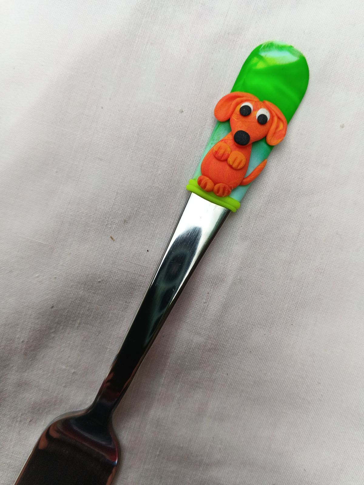 Vidlička 16cm dlouhá s modelovaným veselým jezevčíkem