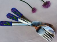 Příbor - fialové Kaly - lžíce, nůž, vidlička s fialovým pozadím. Délka příboru 16-18cm. Vhodné i pro děti