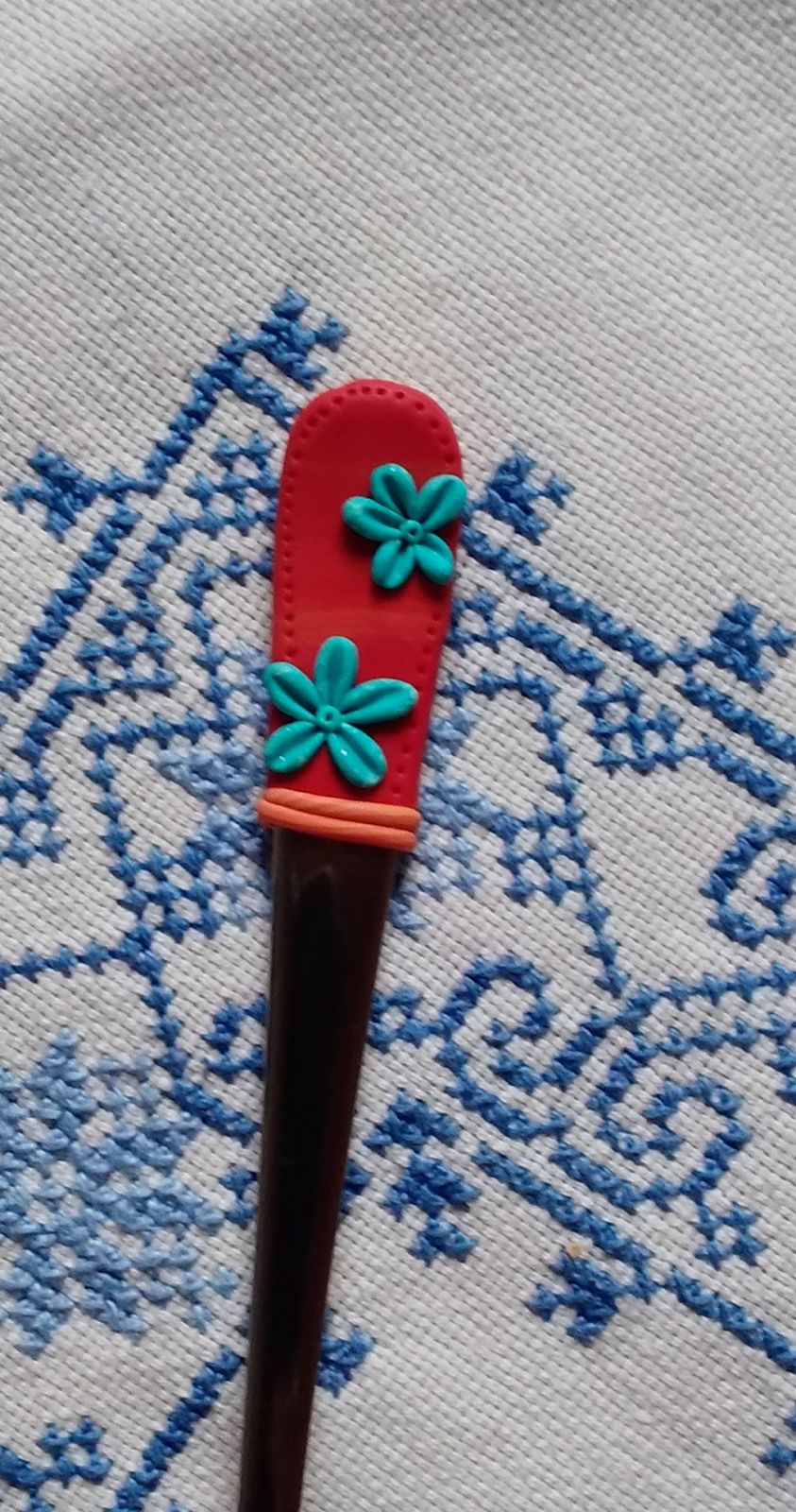 Elegantní lístečky zdobená lžička - dlouhá - ideální na kávu Latté. Barva oranžová a tyrkysová
