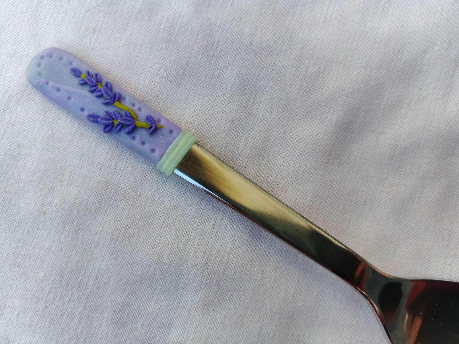 Čajová lžička dlouhá 14cm, s ručně modelovanými květy levandule