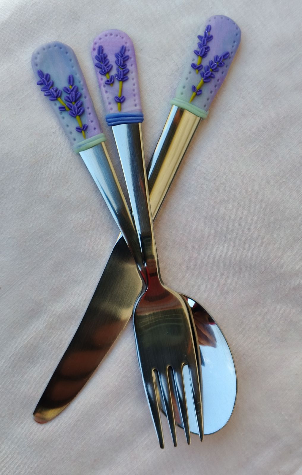 Příbor malý 16-18cm, s ručně modelovanými květy levandule