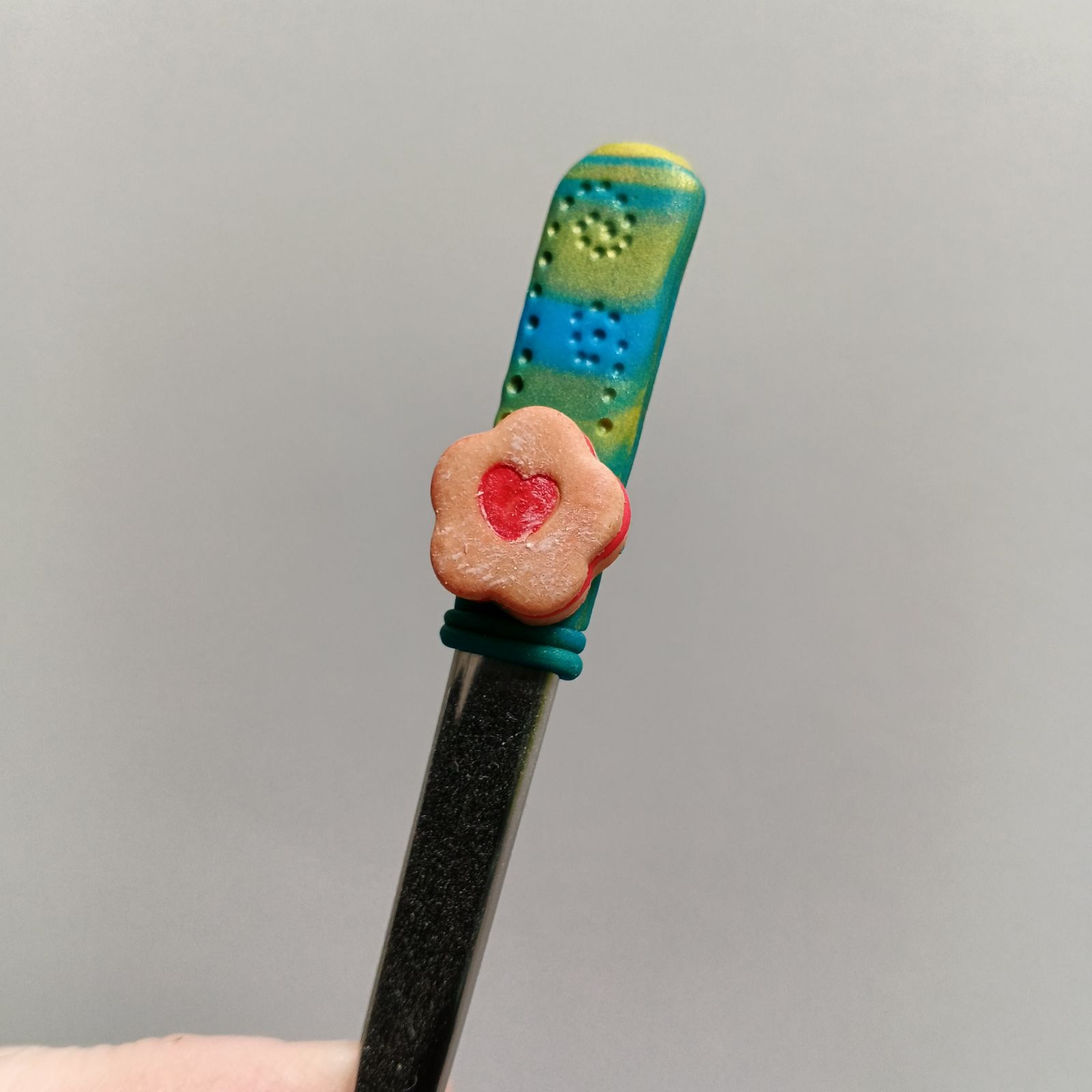 4. Čajová lžička dekorovaná lineckým cukrovím - vánoční téma - klasické slepované koláčky, srdíčka, kytičky