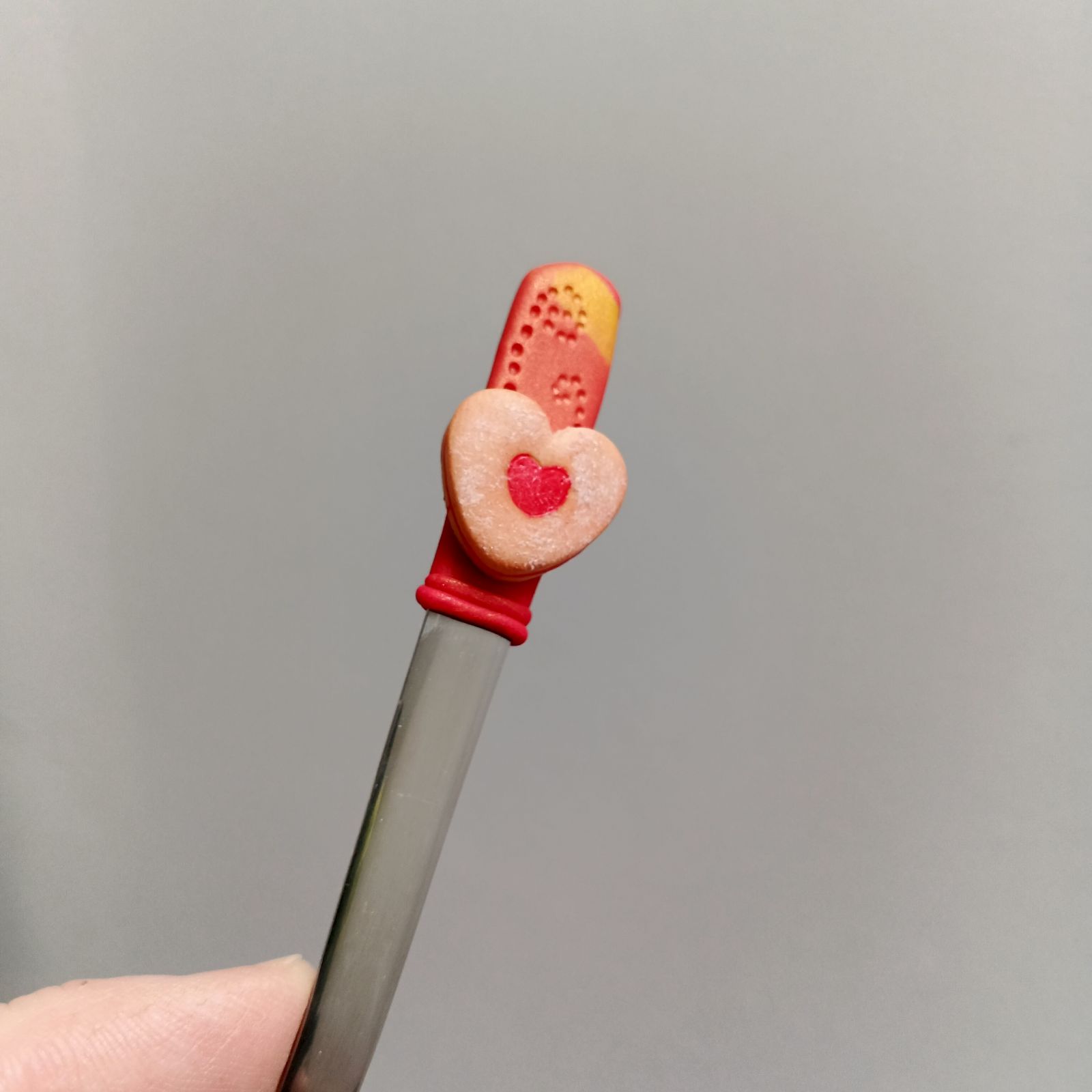 6. Čajová lžička dekorovaná lineckým cukrovím - vánoční téma - klasické slepované koláčky, srdíčka, kytičky