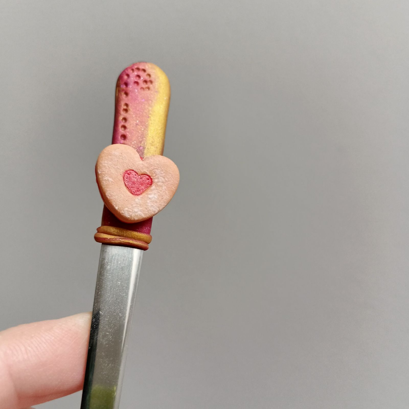 9. Čajová lžička dekorovaná lineckým cukrovím - vánoční téma - klasické slepované koláčky, srdíčka, kytičky