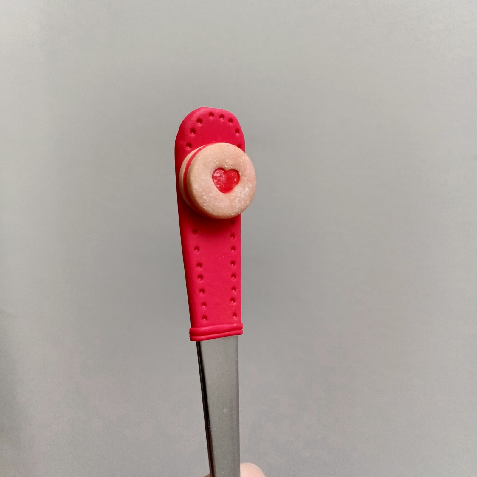 11. koktejlová - latté - lžička dekorovaná lineckým cukrovím - vánoční téma - klasické slepované koláčky, srdíčka, kytičky