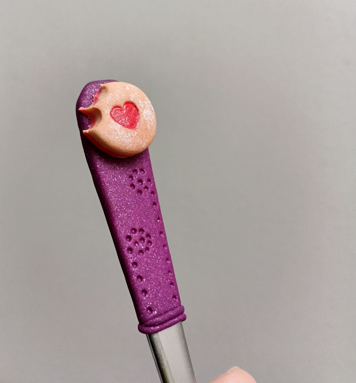 14. koktejlová - latté - lžička dekorovaná lineckým cukrovím - vánoční téma - klasické slepované koláčky, srdíčka, kytičky