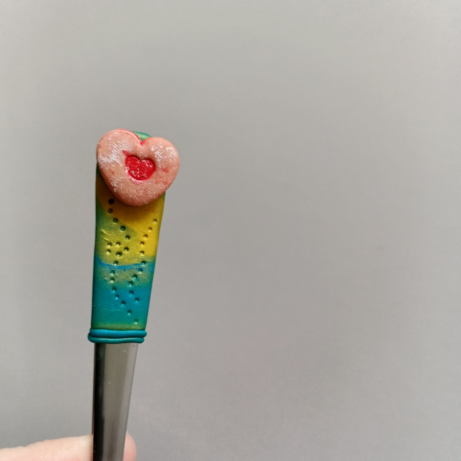 2. koktejlová - latté - lžička dekorovaná lineckým cukrovím - vánoční téma - klasické slepované koláčky, srdíčka, kytičky