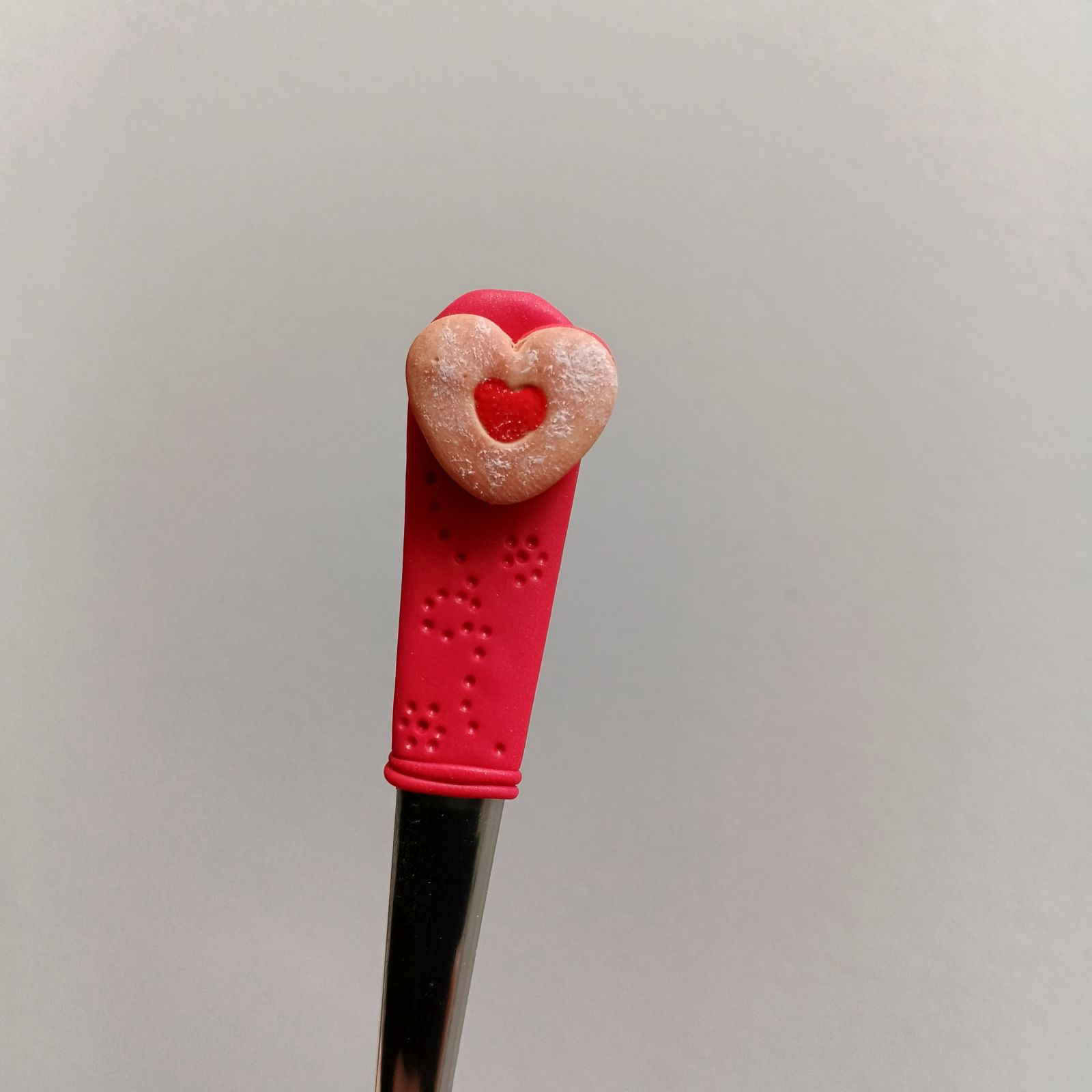 3. koktejlová - latté - lžička dekorovaná lineckým cukrovím - vánoční téma - klasické slepované koláčky, srdíčka, kytičky