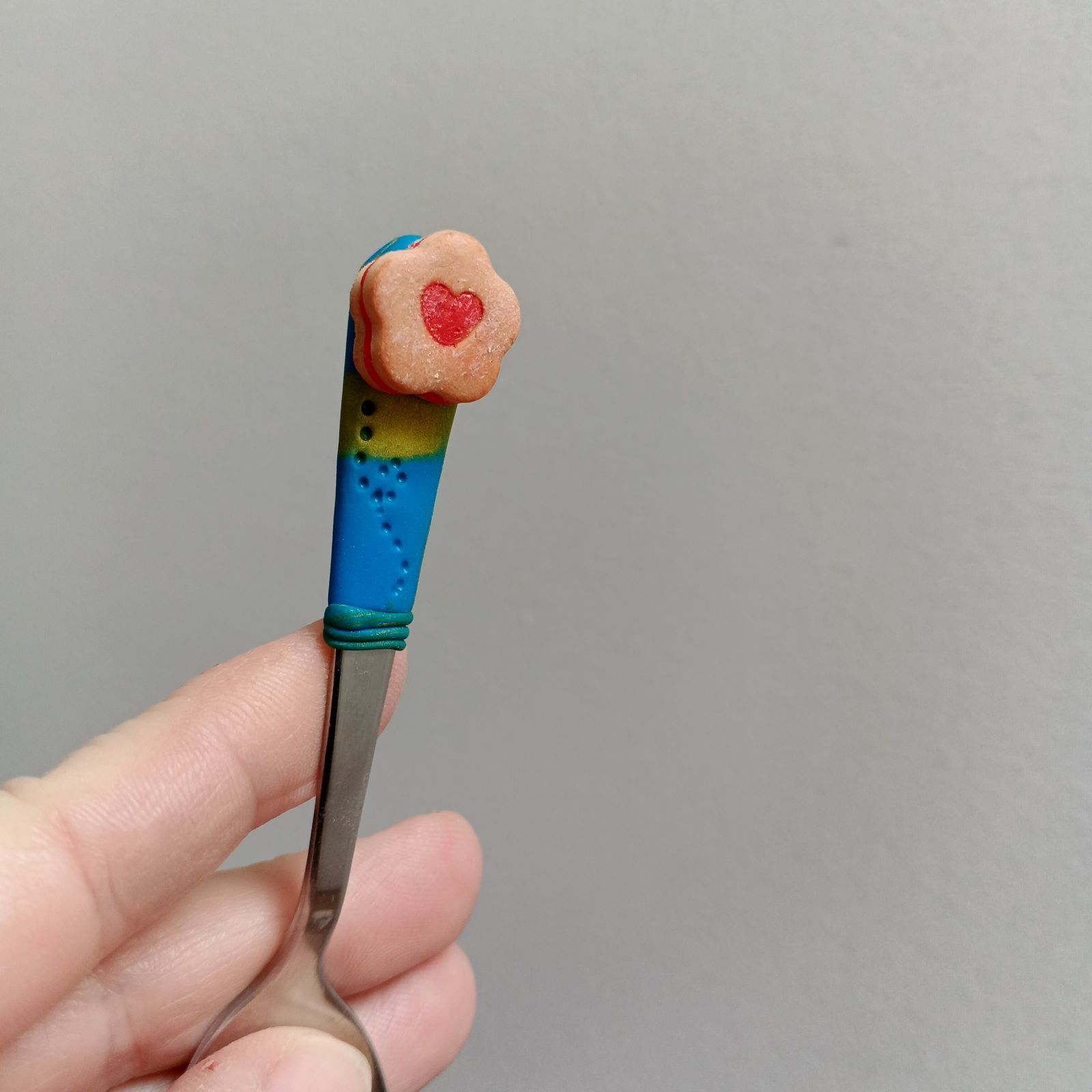 2. Mocca lžička dekorovaná lineckým cukrovím - vánoční téma - klasické slepované koláčky, srdíčka, kytičky