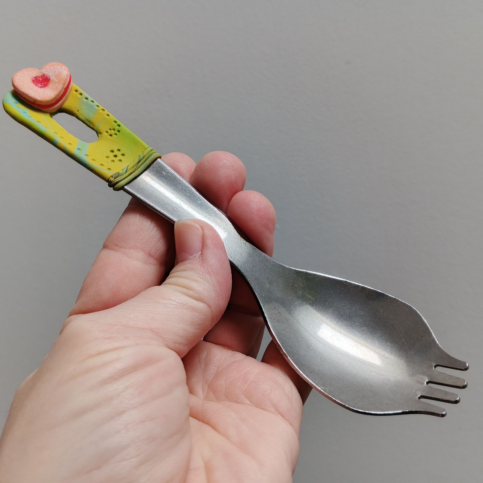 Cestovní vidličkolžíce dekorovaná lineckým cukrovím - vánoční téma - klasické slepované srdíčko