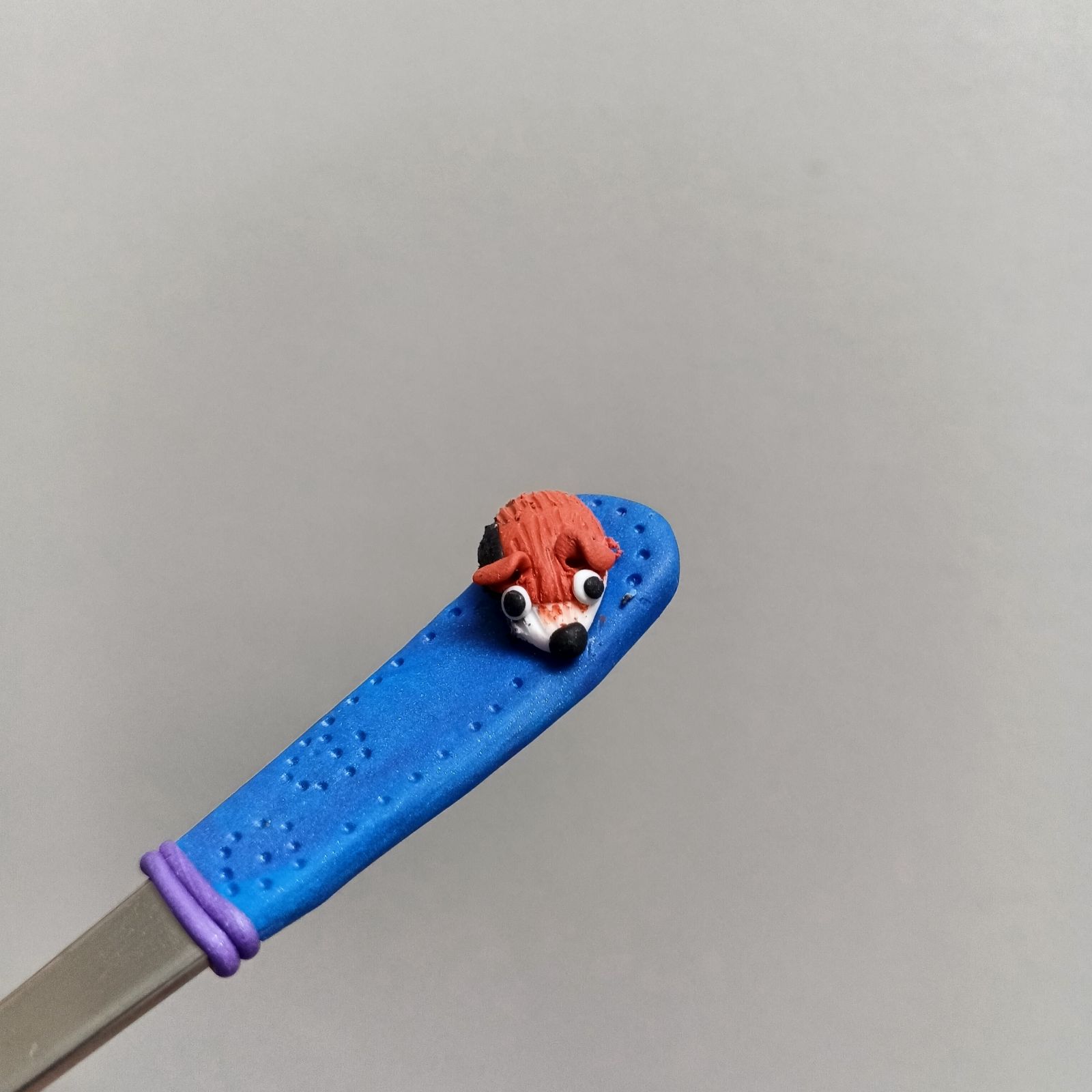 Latté 5. Veselá koktejlová lžička s modelovaným morčátkem - každé morčátko je jedinečné.