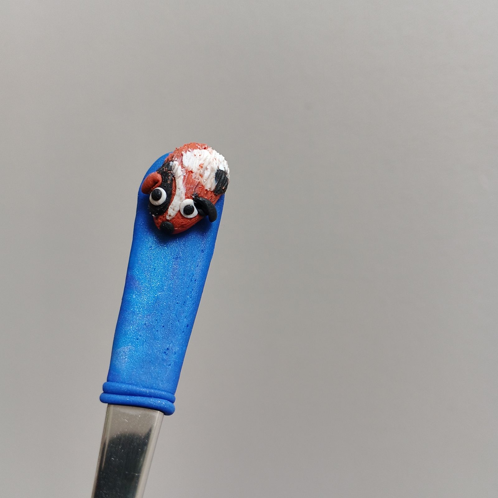 Latté 7. Veselá koktejlová lžička s modelovaným morčátkem - každé morčátko je jedinečné.