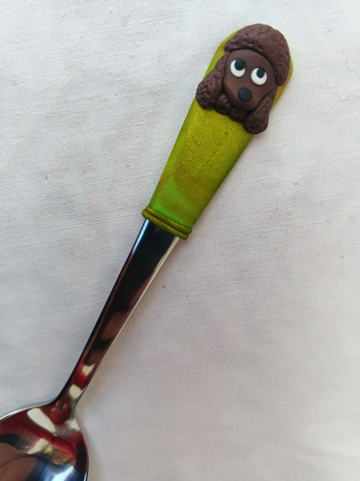 Polévková lžíce s modelovaným hnědým pudlem délka 16cm