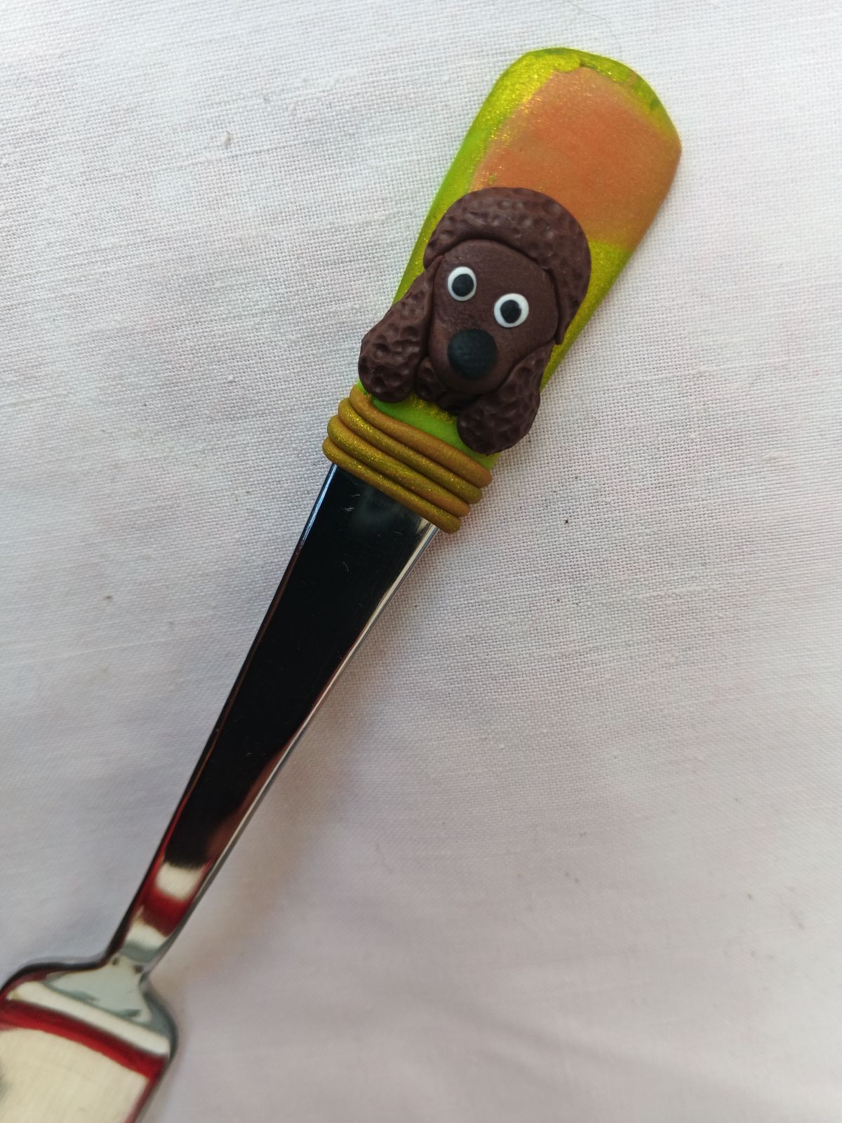 Vidlička s modelovaným hnědým pudlem délka 16cm