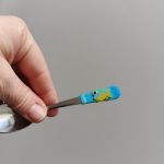 11cm dlouhá lžička - modrobílé pozadí se zelenožlutým kaprem - pro radost, pro štěstí - na Vánoce i kdykoliv přes rok 11cm dlouhá lžička - modrobílé pozadí se zelenožlutým kaprem - pro radost, pro štěstí - na Vánoce i kdykoliv přes rok