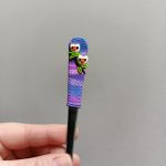 Sovičky 4. svítící sova na každé lžičce, nebo dvě sovy - sovičky. Modrofialový podklad a větev pod každou sovičkou :-) Sovičky 4. svítící sova na každé lžičce, nebo dvě sovy - sovičky. Modrofialový podklad a větev pod každou sovičkou :-)