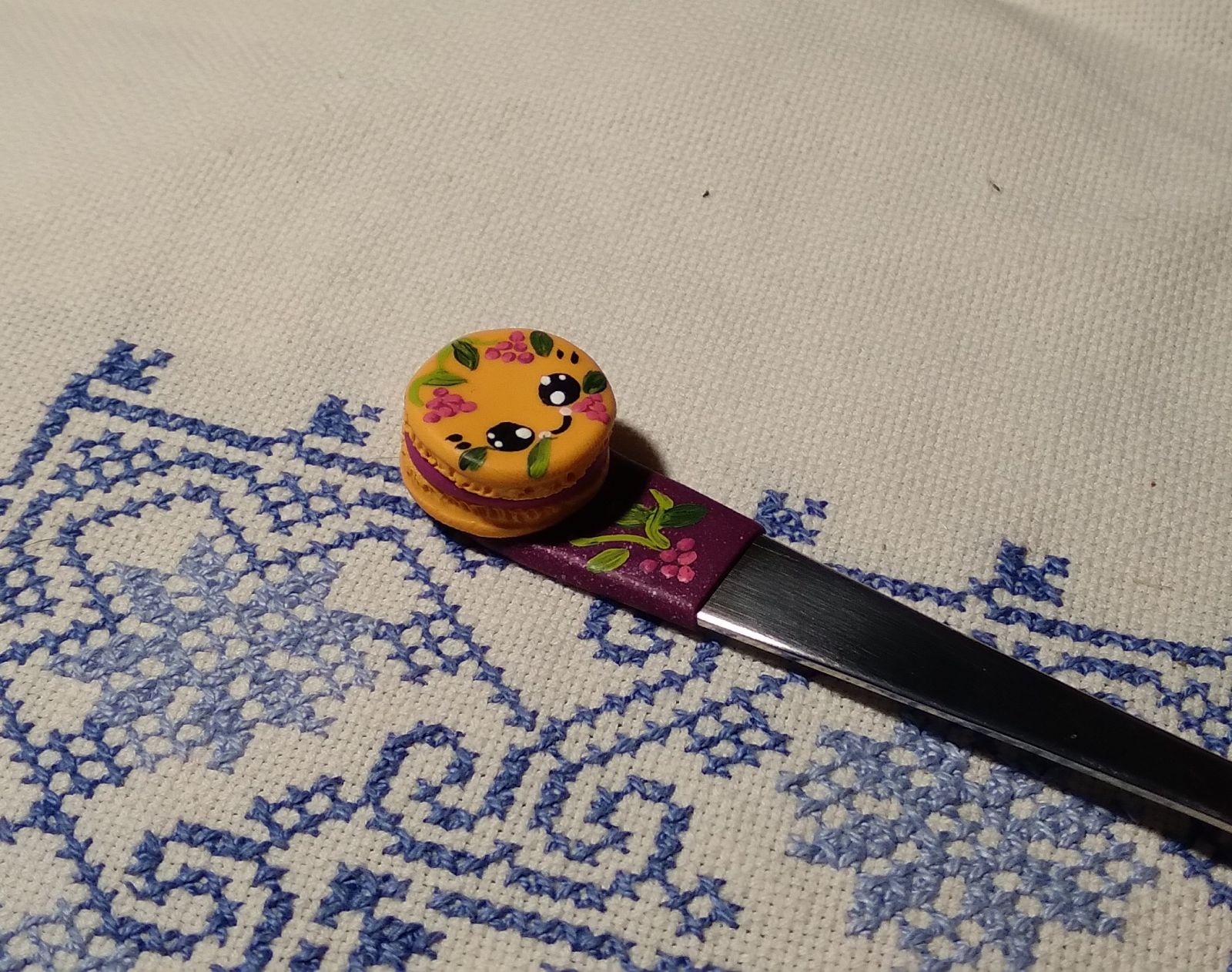 Lákavá Makronka vhodná do každé ruky, na každý stůl či talířek
