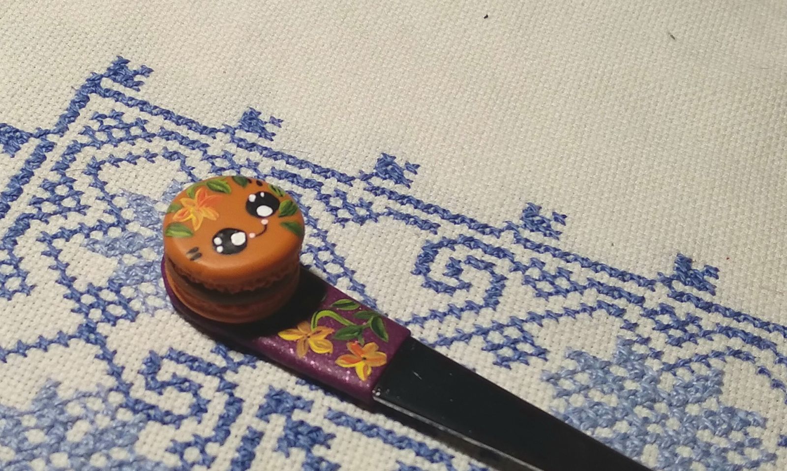 Lákavá Makronka vhodná do každé ruky, na každý stůl či talířek