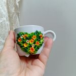 Pro radost a potěšení z kávy. Jarní květinový šálek (minihrníček) s podšálkem na čaj či kávu - akorát do ruky, málo kónický, se srdíčkem tvořeným květinami a lístky. Obsah šálku 6cl