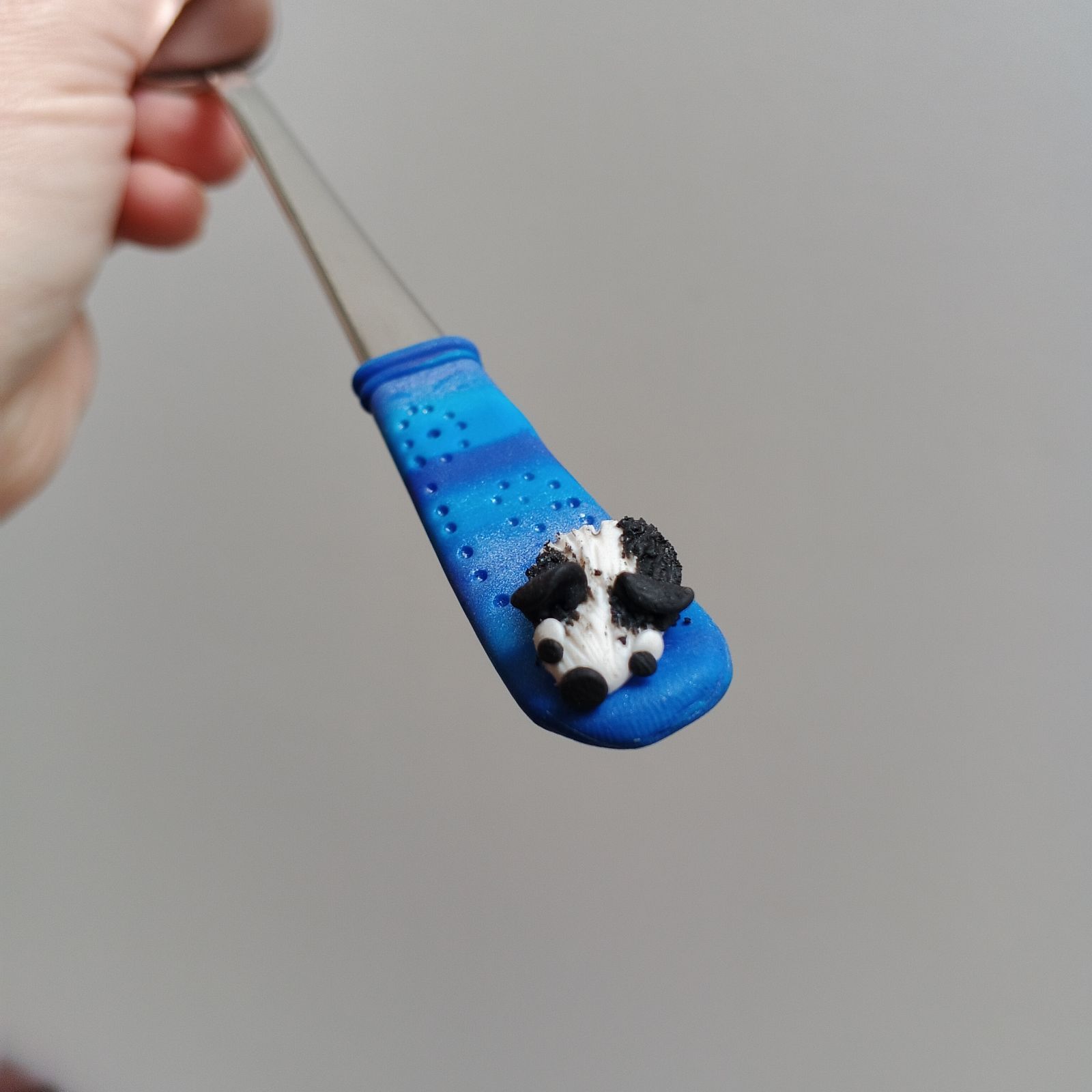 Latté 12. Veselá koktejlová lžička s modelovaným morčátkem - každé morčátko je jedinečné.