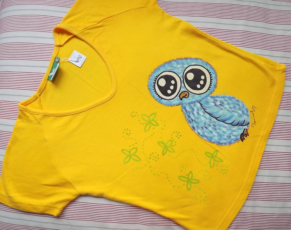 Modrá sova na žlutém tričku s krátkým rukávem Veronika "Tanísek" Kocková