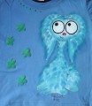 Modrý chlupatý králík - Teddy beran - Modré tričko ručně malované s krátkým rukávem 100% bavlna - velikost 104 střih unisex, čtyřlístky plastické, cute, dvojitý efekt - u krku a rukávů lemované černě Veronika "Tanísek" Kocková