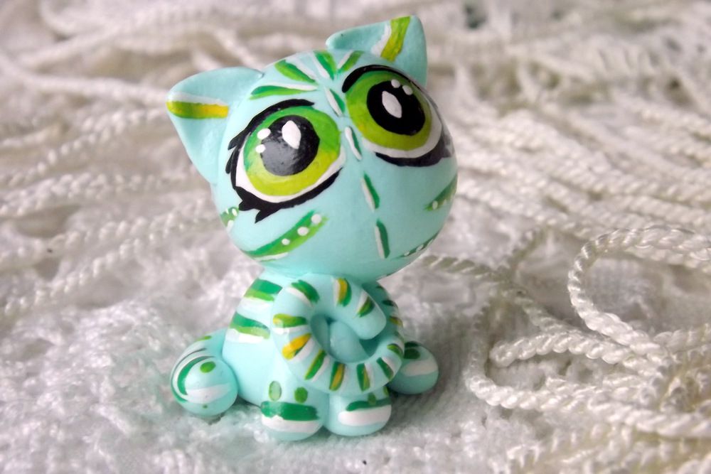 Mutipoň pastelově zelený fimo kočka kočička tygr ručně modelovaný a malovaný pro radost, pro štěstí Do dlaně Veronika "Tanísek" Kocková