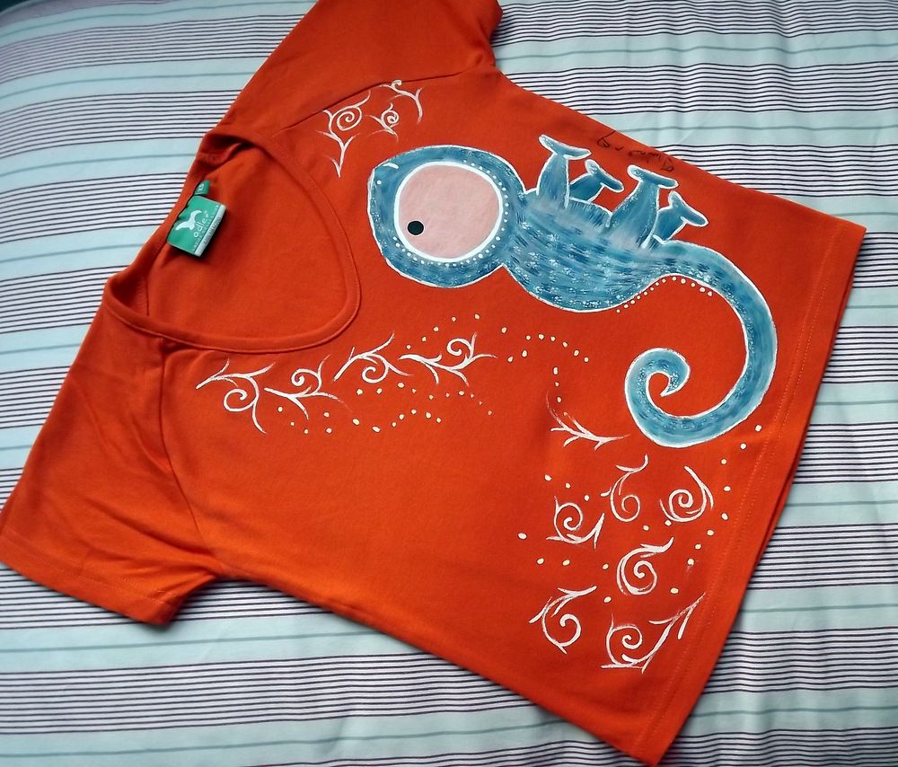 Tyrkysový chameleon na oranžovém 100% bavlněném tričku s krátkým rukávem - ručně malovaný - velikost xs Veronika "Tanísek" Kocková