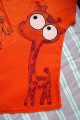 Oranžovohnědá žirafa na oranžovém 100% bavlněném tričku s krátkým rukávem - ručně malovaný - velikost s Veronika "Tanísek" Kocková