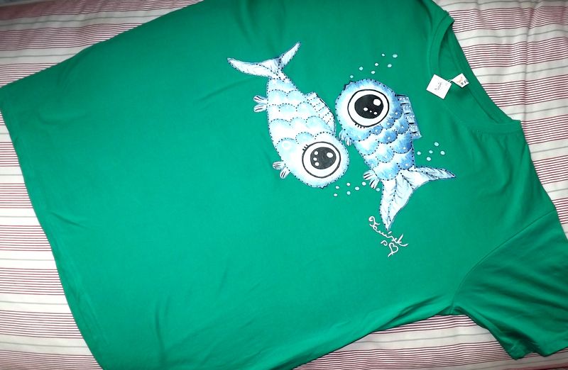 Dvě modré ryby KR XL - 100% bavlněné zelené tričko unisex střihu, ručně namalované ryby. Krátký rukáv Veronika "Tanísek" Kocková