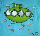 Superponorka 122 - Jasně modré tričko s krátkým rukávem s namalovanou ponorkou a rybkama. Veselé, ručně malované. Veronika "Tanísek" Kocková