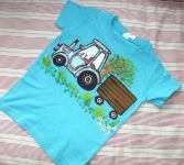 Modrý traktor 110 - Jasně modré tričko s krátkým rukávem s namalovaným traktorem s valníkem. Veselé, ručně malované. Veronika "Tanísek" Kocková