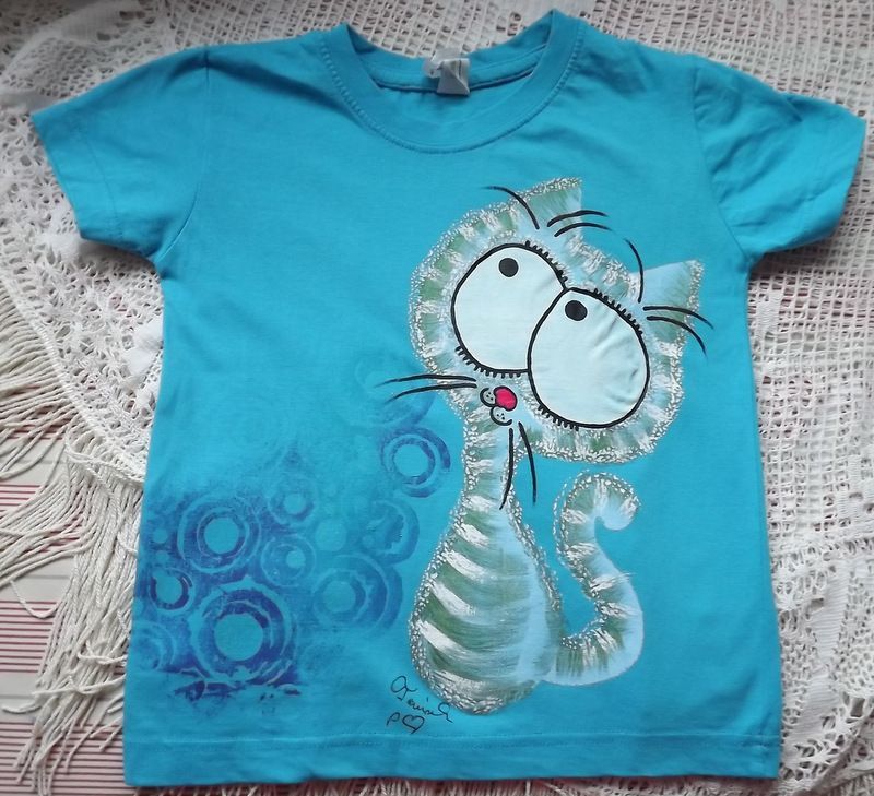 ručně malované tričko s modrou kočkou. veliksot 122